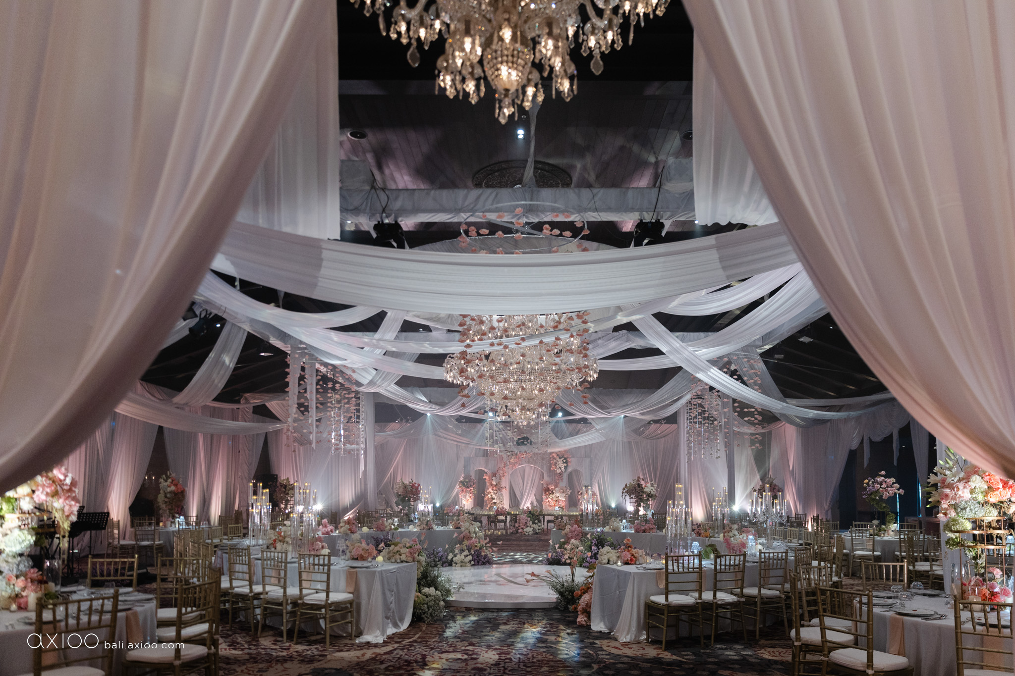 Axioo: Beyond The Spotlight